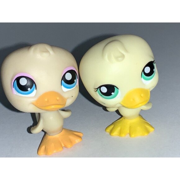 Littlest Pet Shop  LPS Duck Bird Figure Pair With Blue & Green Eyes Red Magnets - Picture 1 of 8